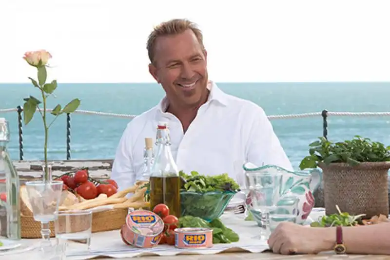 KEVIN COSTNER NELLO SPOT RIO MARE 