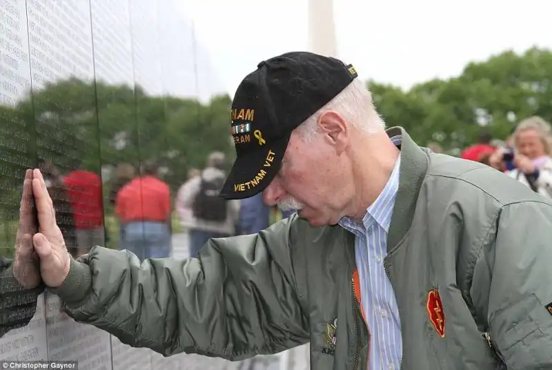 la targa commemorativa per i veterani del vietnam a washington