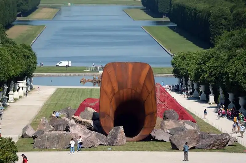 la vagina della regina anish kapoor