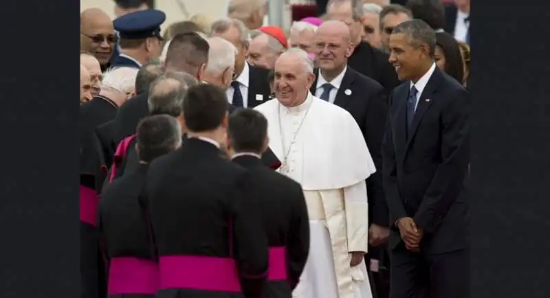 papa francesco bergoglio arriva in america accolto da obama  36