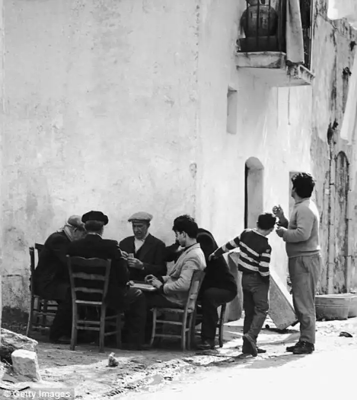 partita a carte in sicilia   1955