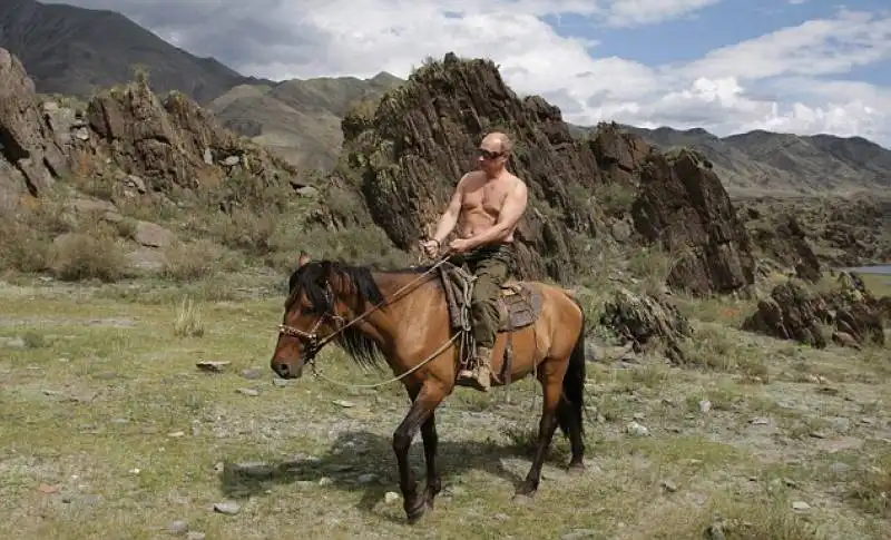 putin a cavallo