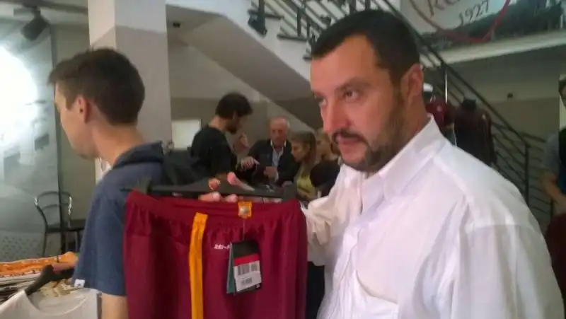 SALVINI UN ROMA STORE  