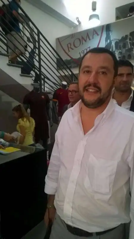 SALVINI UN ROMA STORE e