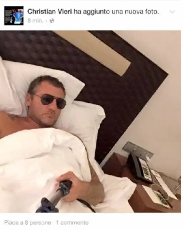 selfie di bobo vieri a letto