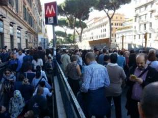 si ferma la metropolitana di roma 5