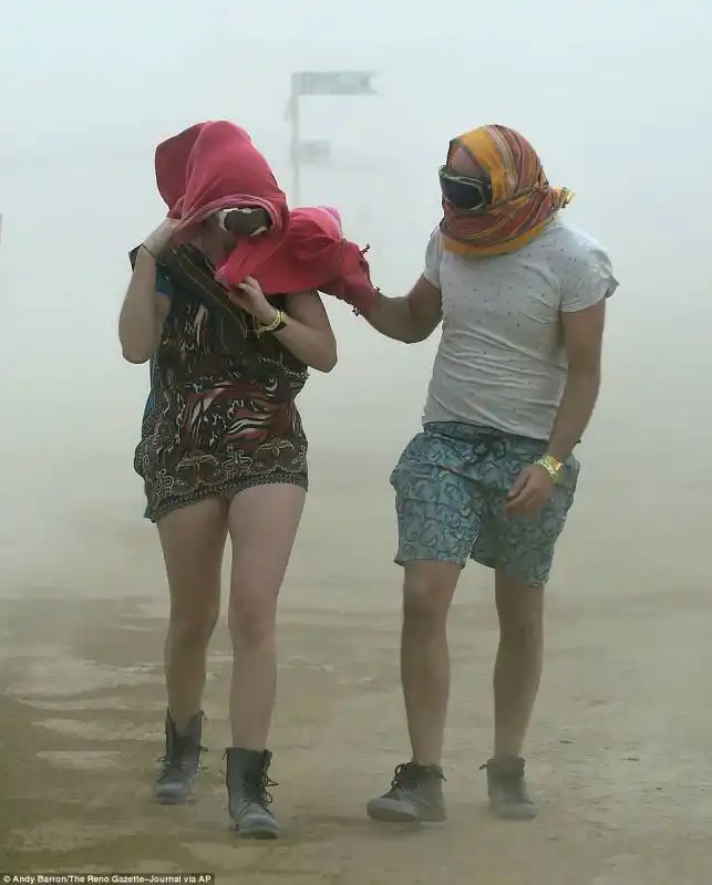 tempesta di sabbia al burning man 2015