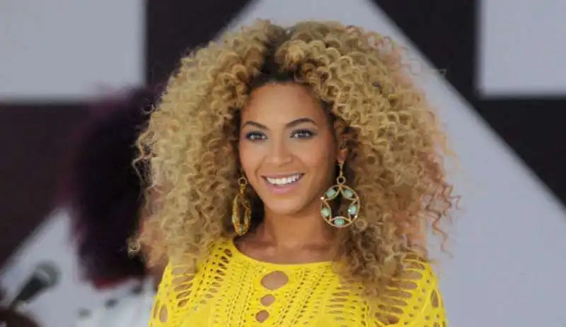 BEYONCE PETTTINATURA AFRO