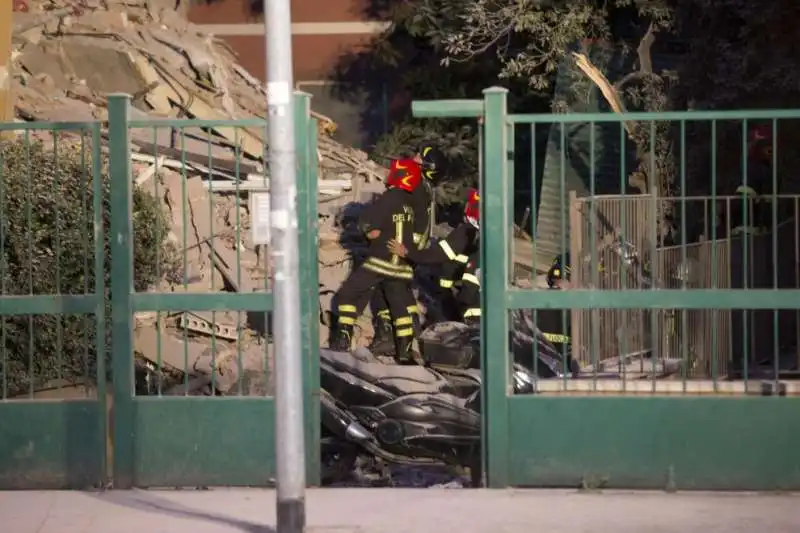 crollo in una palazzina di ponte milvio