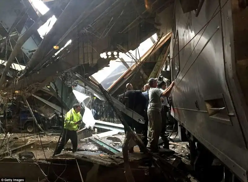 disastro ferroviario a hoboken in new jersey  12