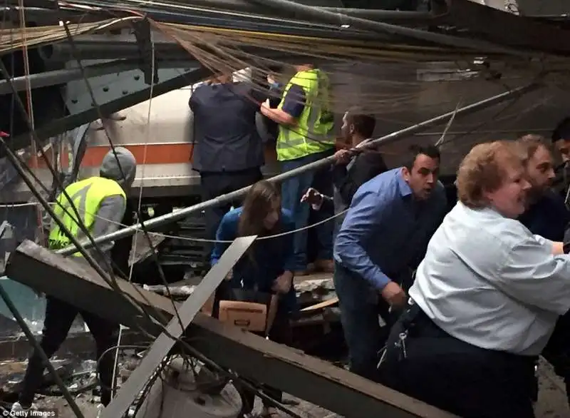 disastro ferroviario a hoboken in new jersey  15