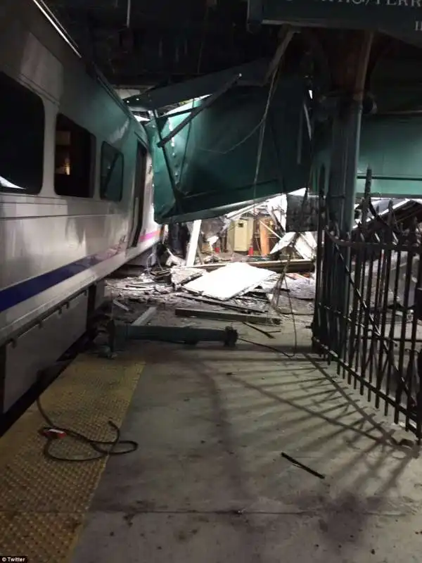 disastro ferroviario a hoboken in new jersey  5