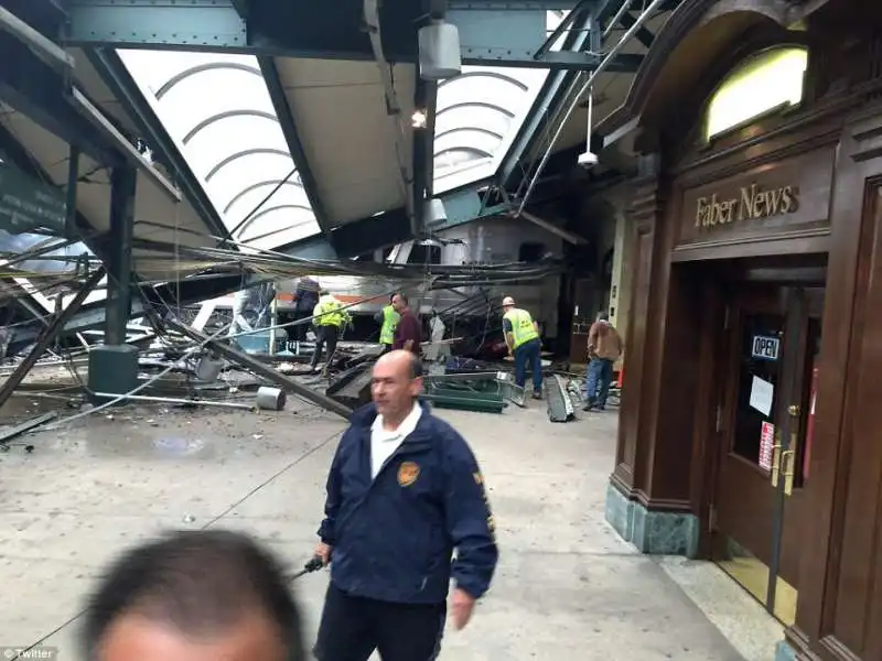 disastro ferroviario a hoboken in new jersey  8