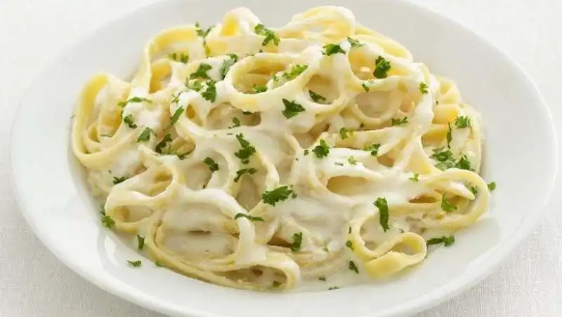 FETTUCCINE ALFREDO