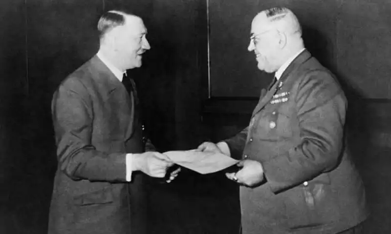 hitler con il dottor morell