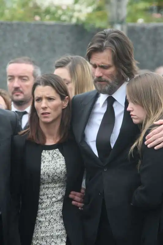 jim carrey con la famiglia white ai funerali