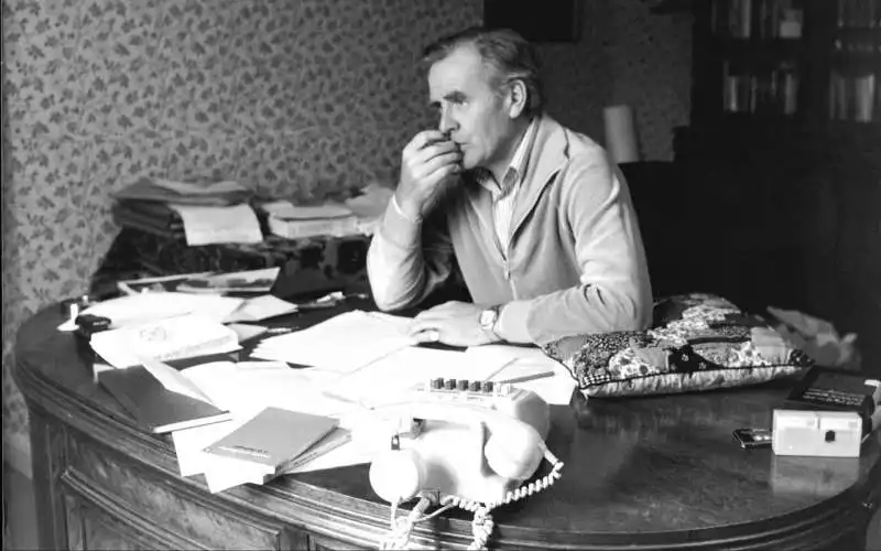 JOHN LE CARRE