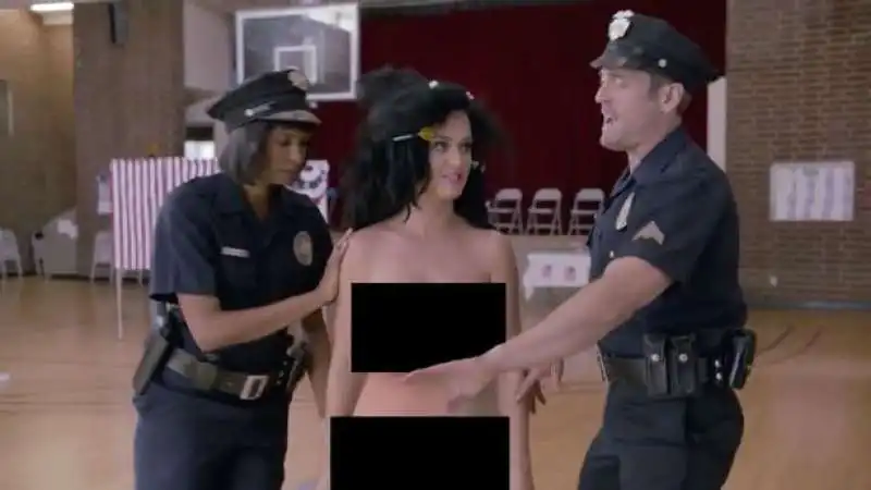 katy perry nuda per hillary