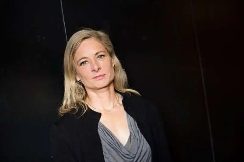 LISA RANDALL