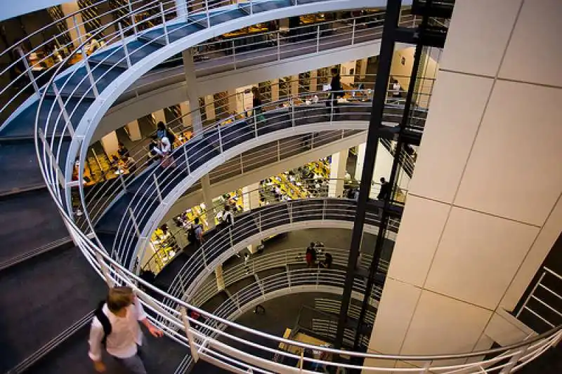 LONDON SCHOOL OF ECONOMICS LIBRARY