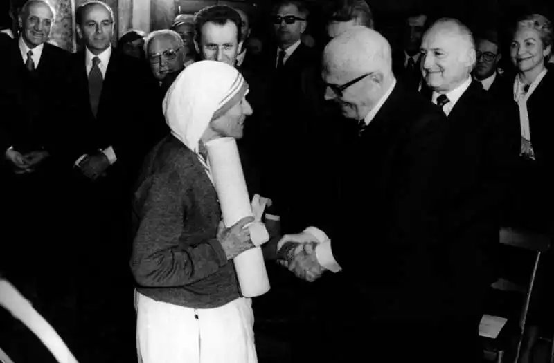 madre teresa con sandro pertini