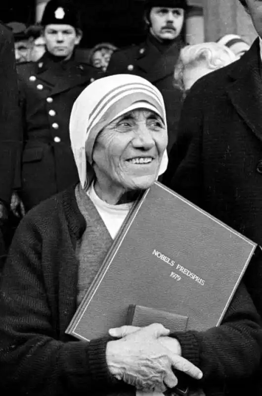 madre teresa riceve il nobel per la pace