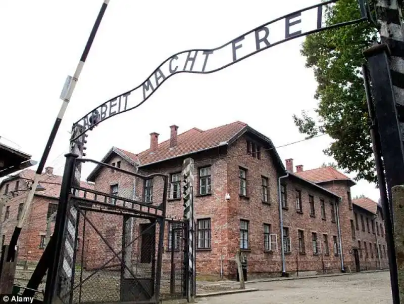 mengele conduceva esperimenti umani ad auschwitz