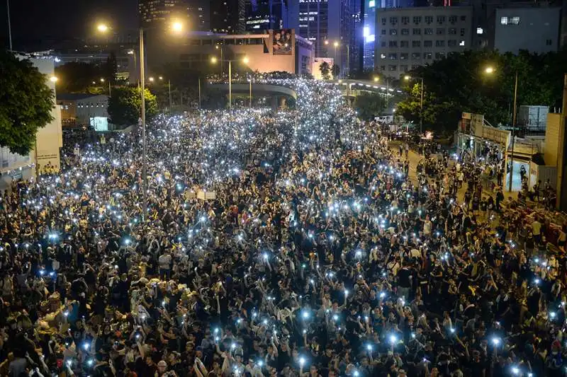 RIVOLUZIONE DEGLI OMBRELLI HONG KONG 2