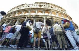 ROMA TURISTI COLOSSEO