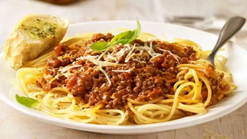 SPAGHETTI BOLOGNESE