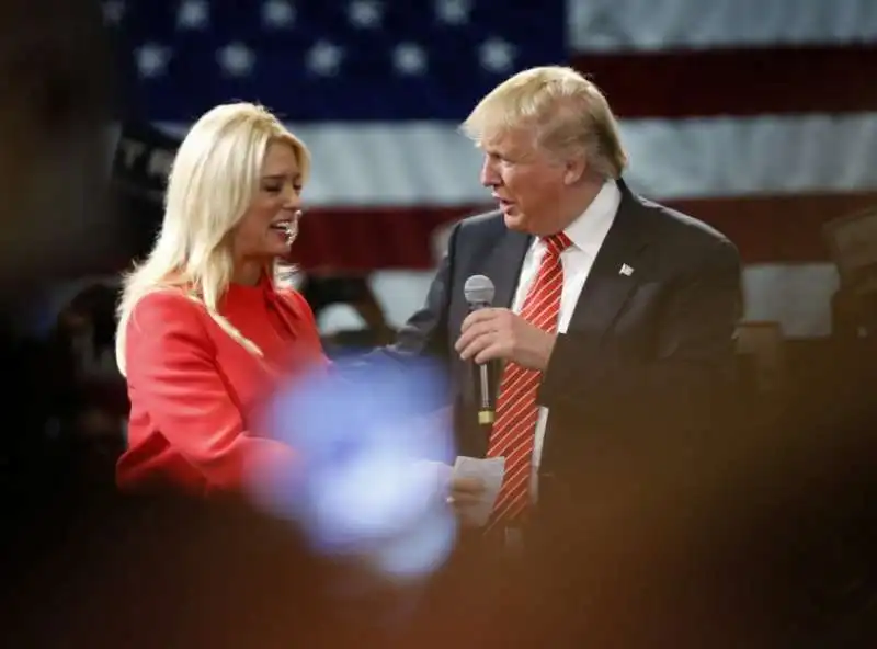 TRUMP E PAM BONDI