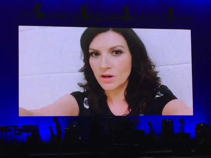 video messaggio laura pausini amiche in arena photo andrea arriga