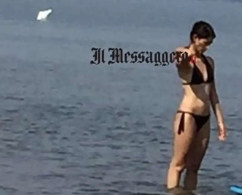 virginia raggi in costume al lago di bracciano 3