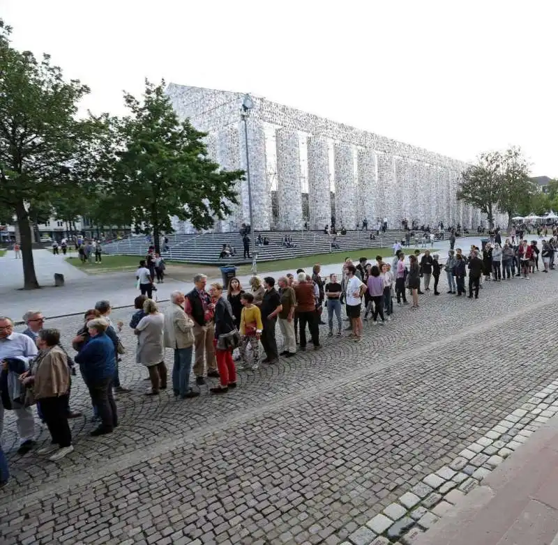 Auschwitz on the Beach -documenta