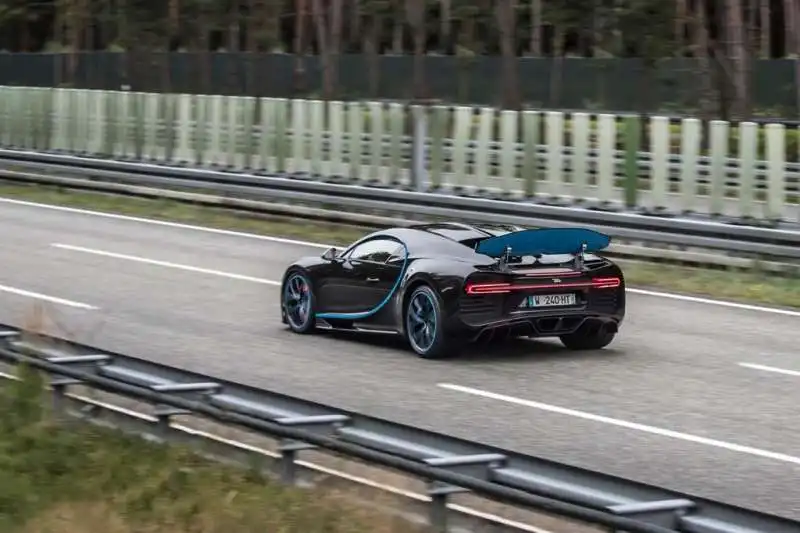 BUGATTI CHIRON   