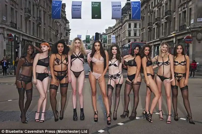 dare to bare campaign londra2