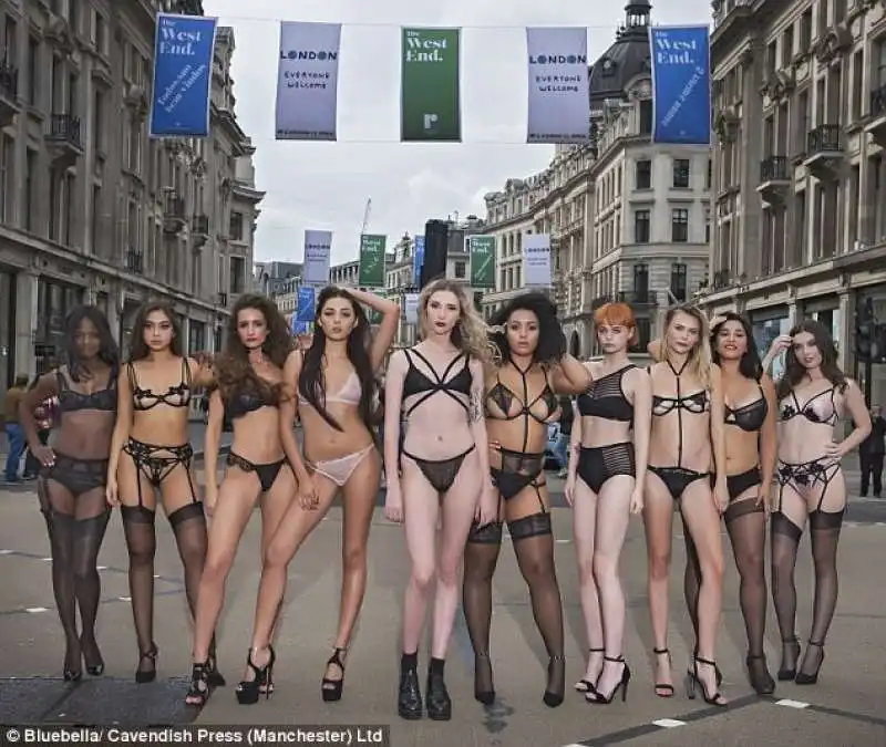 dare to bare campaign londra4