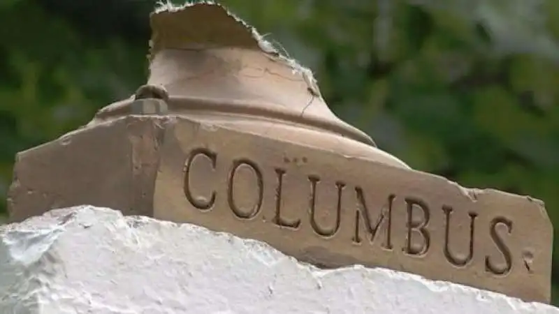 decapitato busto cristoforo colombo a new york