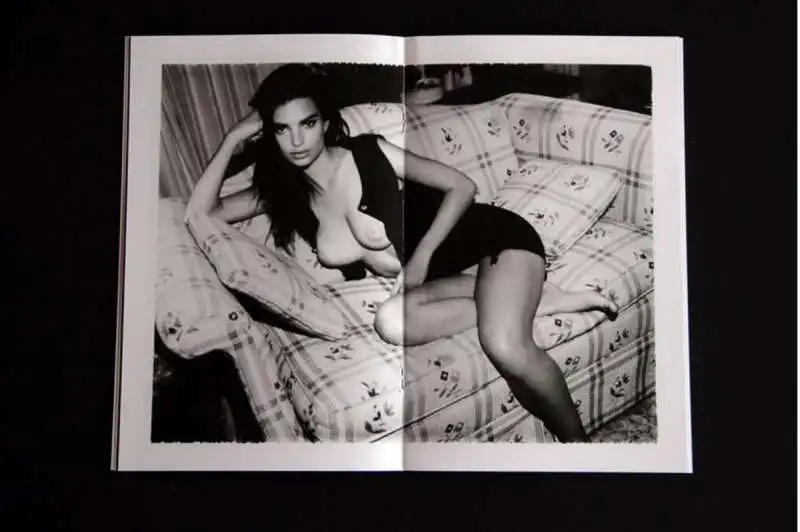 emily ratajkowski nuda polaroid  1