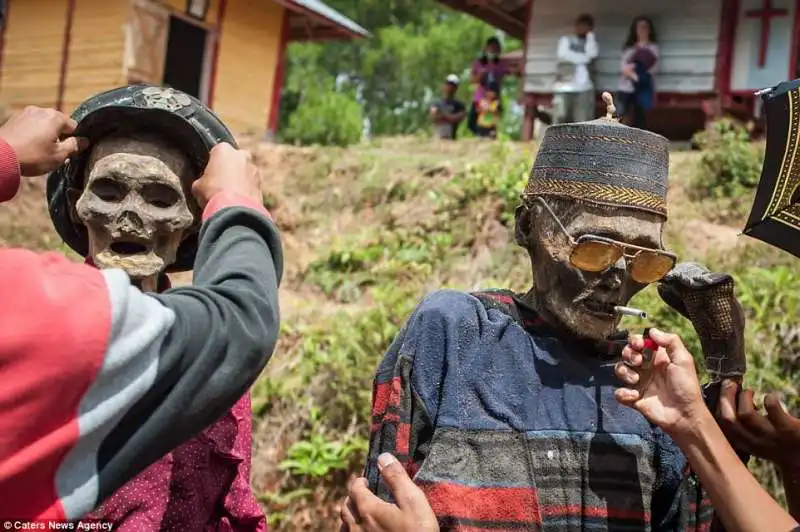 festival dei morti in indonesia