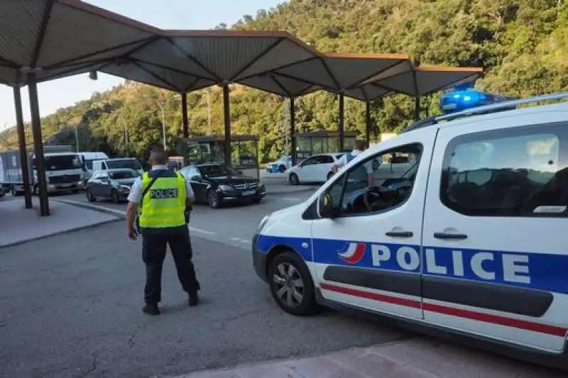 FRANCIA SPARI IN STAZIONE