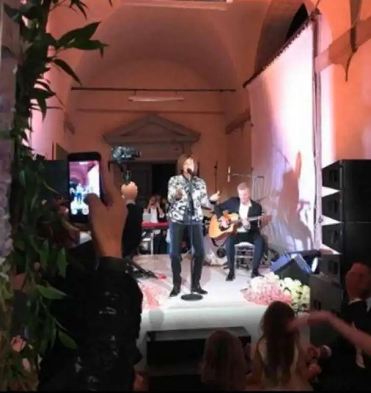 gianna nannini canta alle nozze di luca toni e marta cecchetto