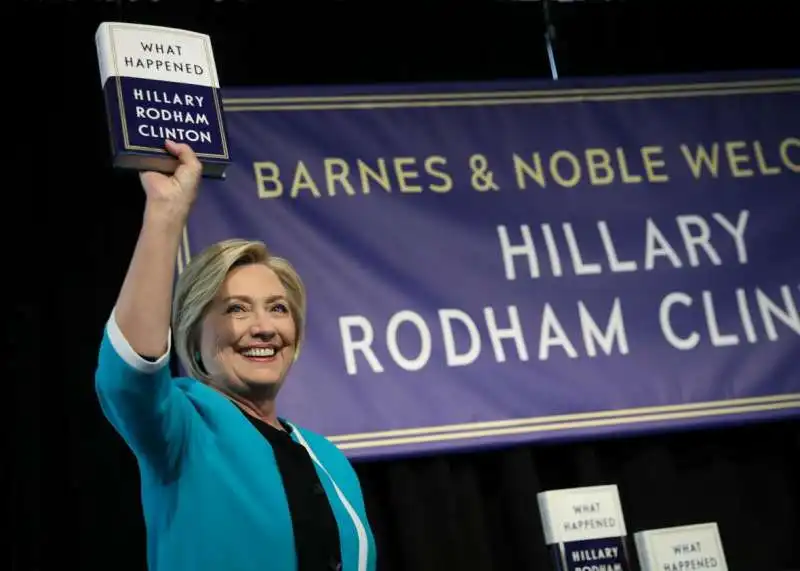 HILLARY CLINTON E IL SUO LIBRO WHAT HAPPENED