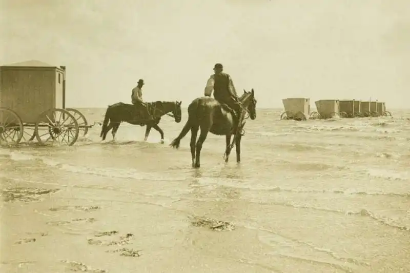 i vagoni per il bagno al mare copia