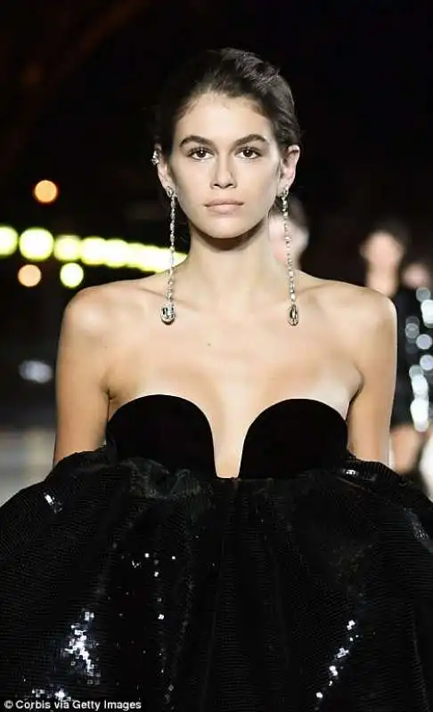 kaia gerber paris fashion week copia