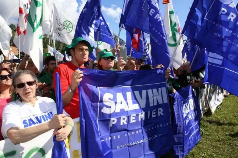 la lega e salvini a pontida  13