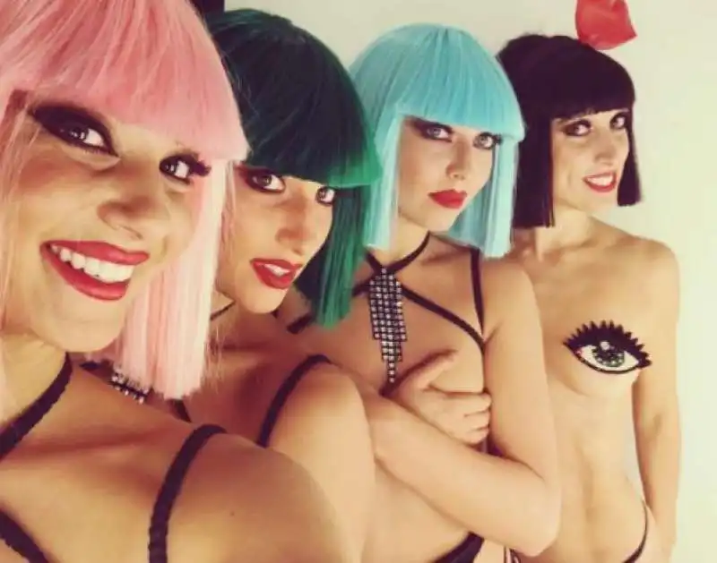 le ragazze del crazy horse copia 8