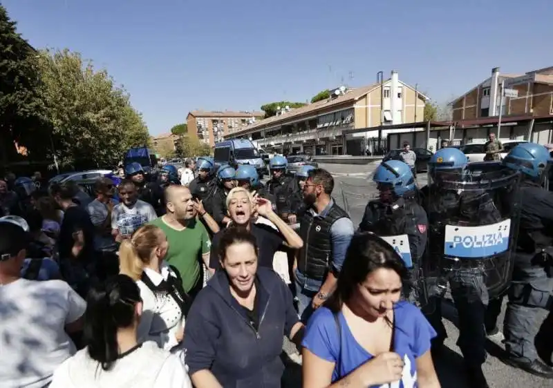 MANIFESTAZIONE CONTRO FAMIGLIA ERITREA