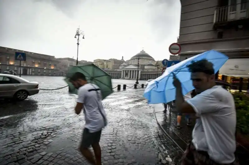 napoli pioggia 2