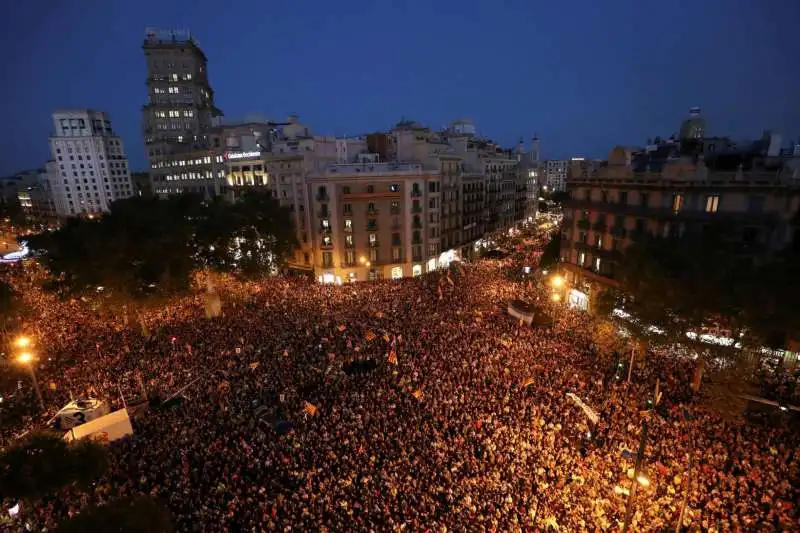 plaza de catalunya barcellona indipendentisti catalani